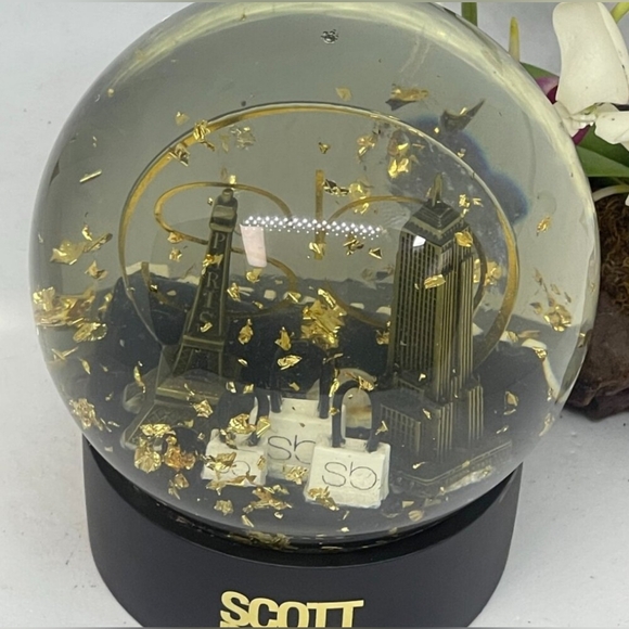 Scott Barnes Limited Edition Snow Globe-NIB - Picture 6 of 7
